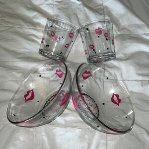 Dishes with Kisses 😘 4-piece set.